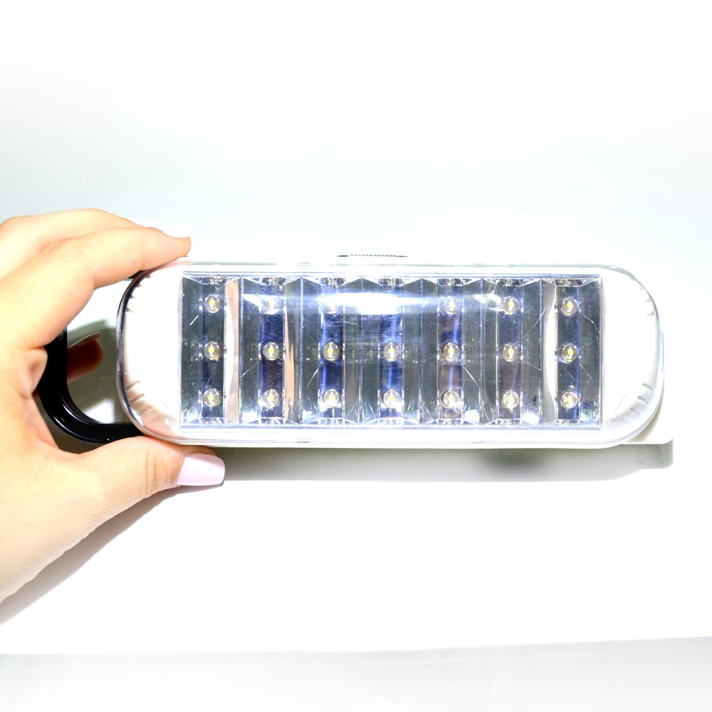 Luminária de emergência com 48 LEDs