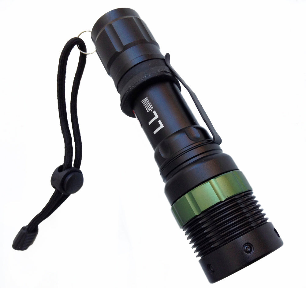 Lanterna LED USB Regulagem foco 38.000 lm 4hs