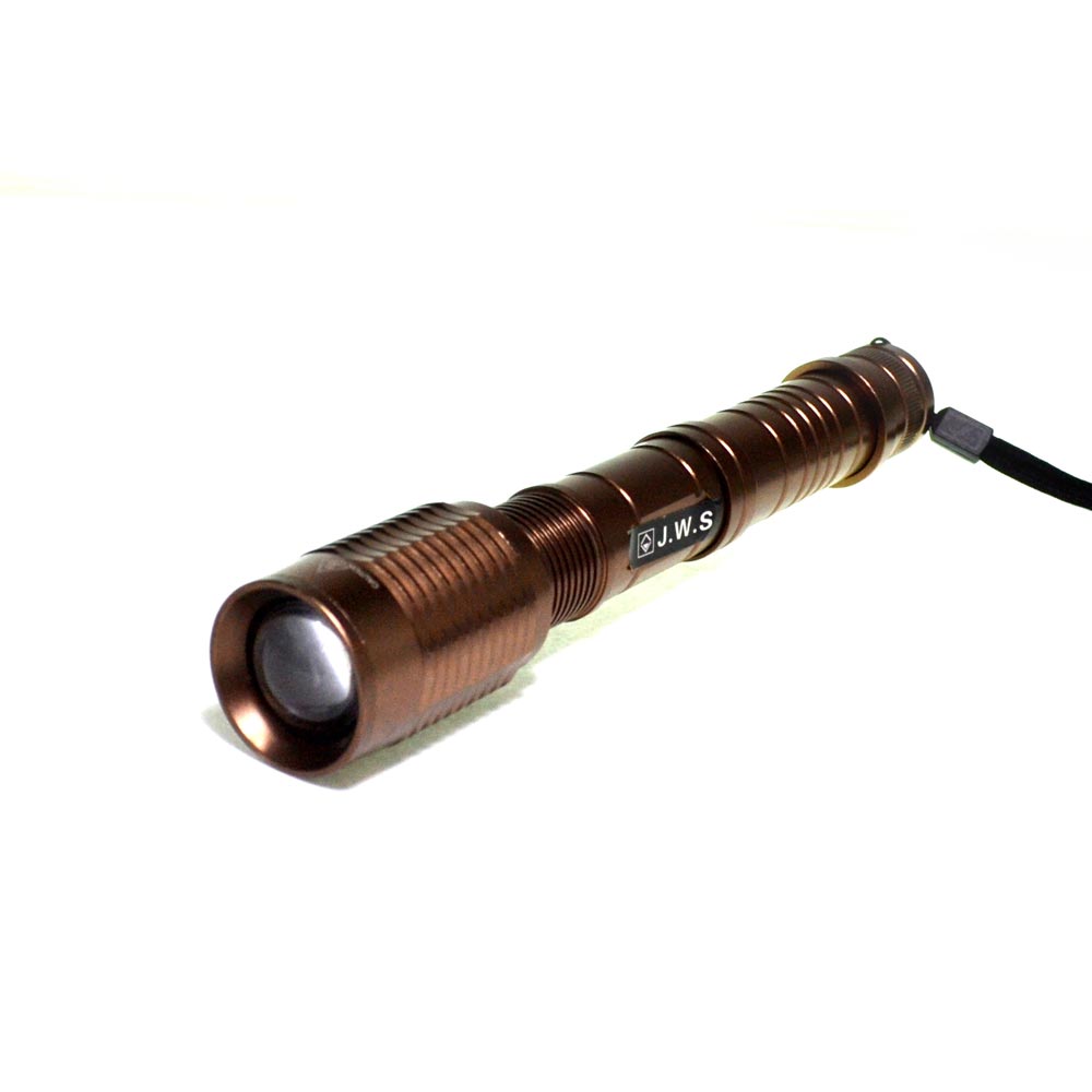 Lanterna LED tática de altíssimo desempenho