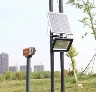 Luminária / Refletor Solar fotovoltaica 60 W - 7200 lumens