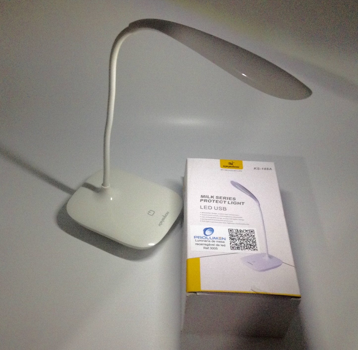 Luminária LED de mesa - Recarregável 16 LEDs