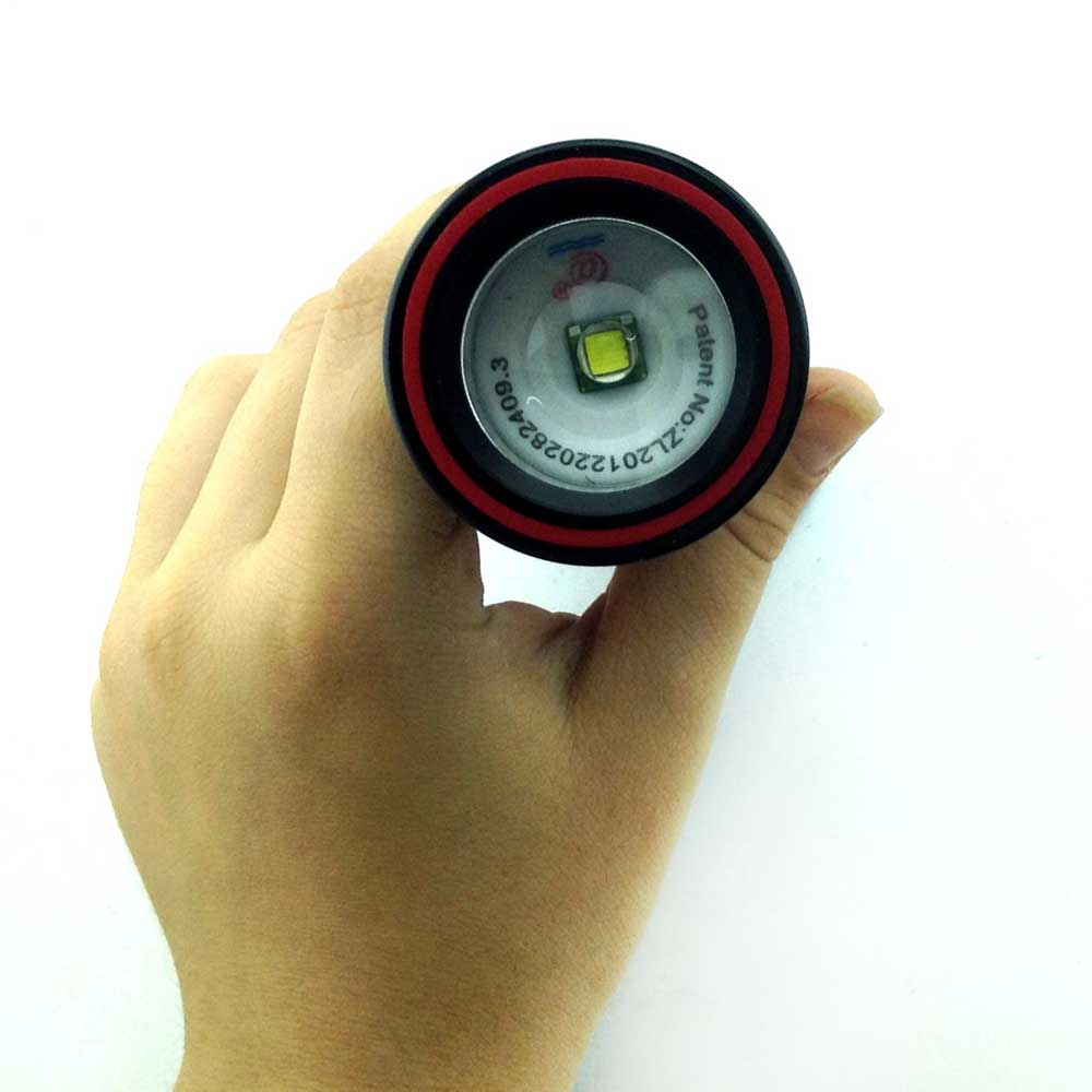 Lanterna LED de 40000W com maleta