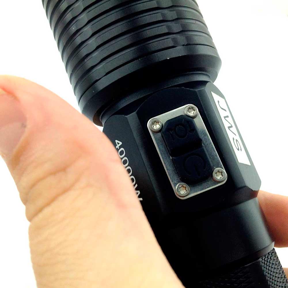 Lanterna LED de 40000W com maleta