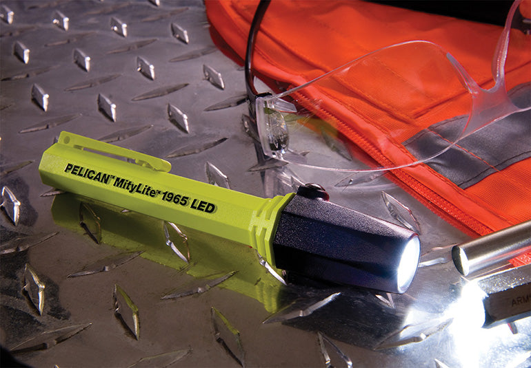 Lanterna Pelican MityLite 1965 LED Ex ia IIC T4 Intrinsecamente Segura 2 Pilhas AAA - Ref. 4638